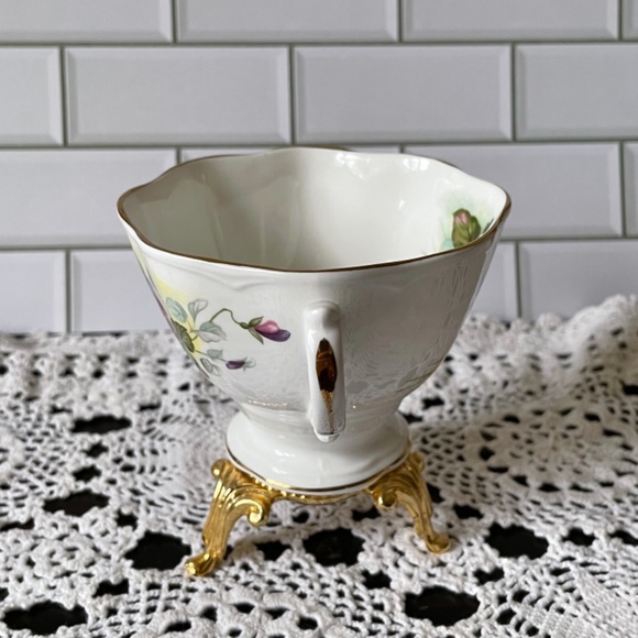 Royal Albert Bone China / Violets, purples and white flowers with green leaves - Picture 10 of 12